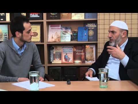 Si duhet të vishet një Muslimane - Hoxhë Enver Azizi