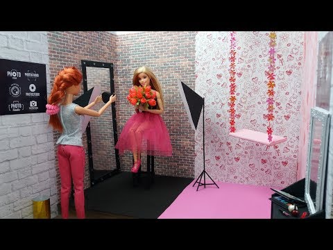 How to make Barbie photo studio.Dolls craft video. Video