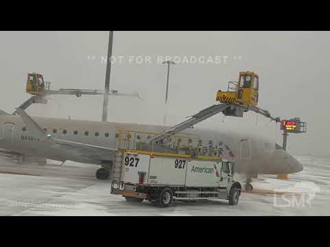 12-22-2022 Chicago, IL - O'Hare Airport Travel Issues - Snow Removal - Arctic Blast