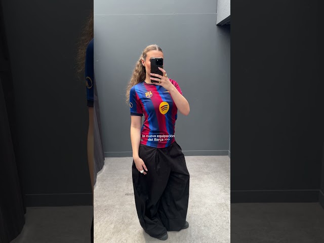 Vídeo relacionado con Bandera vertical del FC. Barcelona - Producto con Licencia - Medidas 100 x150 - Ropa de Polyester