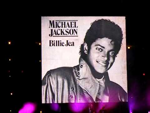 2MANYDJS Preforming At HARD HAUNTED MANSION 2009 Playing A Michael Jackson Tribute.