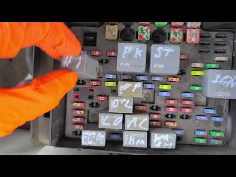 2004 GMC Sierra 1500 Headlight Fuses & Relays, Fog Light Fuse & Relay