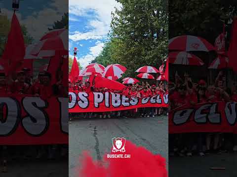 "ESTA BANDA LOCA ESTA DE LA CABEZA, TIENE UNA ILUSIÓN " Barra: La Barra del Rojo &bull; Club: Independiente
