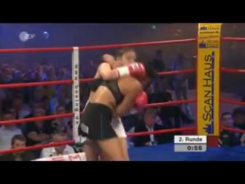 Arely Muciño Vs. Susi Kentikian