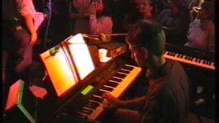 op handen door de fanclubband