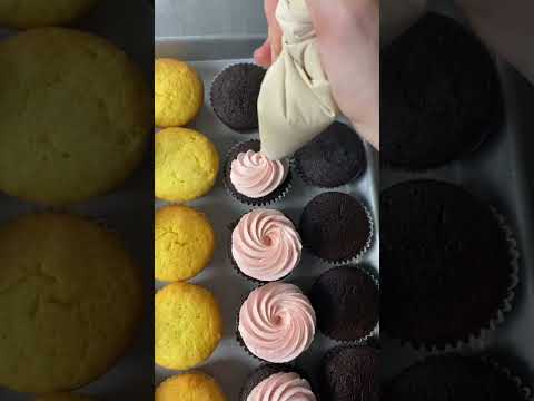 Cupcake decorating! Easy swirl!