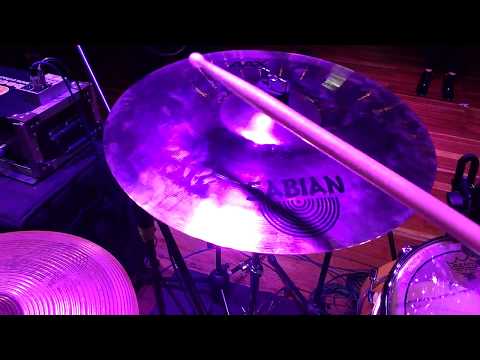 Sabian AAX Xplosion Vs Zildjian A Custom (16" Crash)
