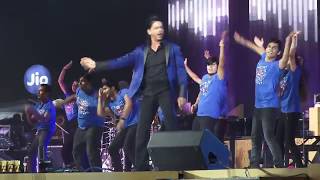 Download lagu Shahrukh Khan Chaiyya Chaiyya Performance... mp3
