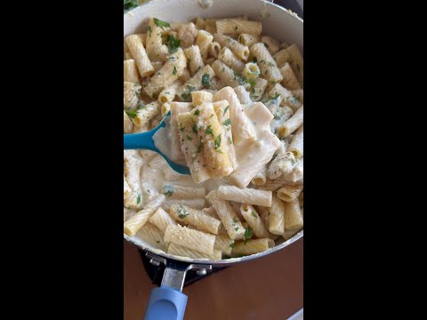 One Pot Garlic Parm Chicken Pasta
