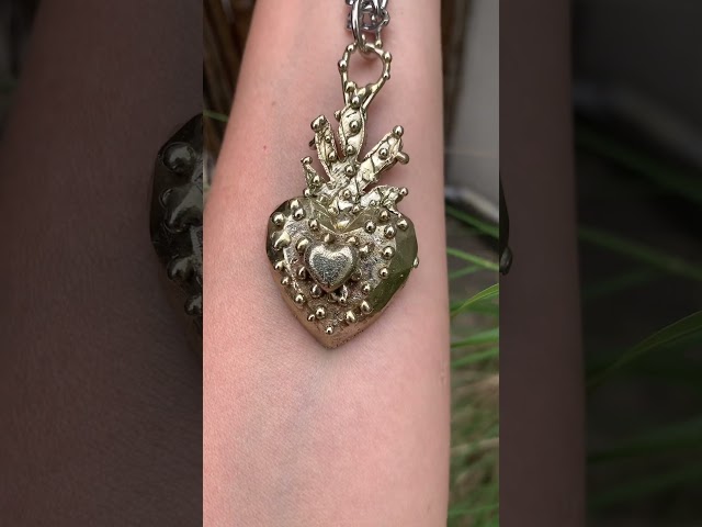 Vídeo relacionado con Genérico Amuleto de Corazón con Caballo en Collar de Metal para Madre, Hija y Amiga