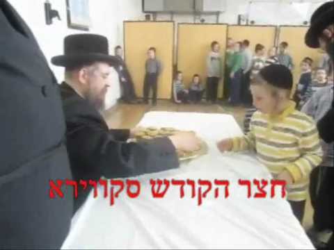 Skver Boro Park Rebbe Visiting Bobov Yeshiva In Toronto 5772