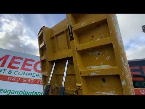 2004 HITACHI EG40r SWIVEL TRACK DUMPER. - Image 2