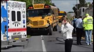 preview picture of video 'Warwick school bus, armored car collide [raw video]'