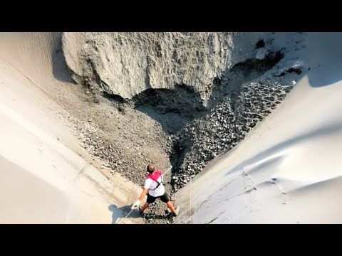 Barge unloading 4450 tons of phosphate rock - Relaxing flow - Relaxing video