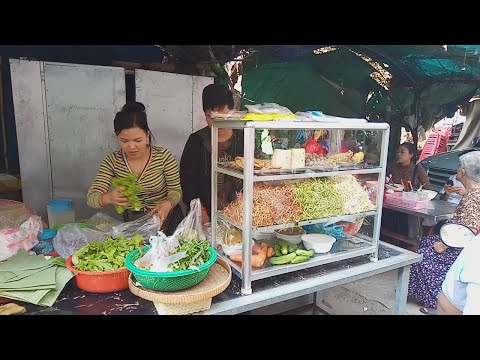 Breakfast And Grilled Big Fishes At Boeung Trabaek Market - Vietnamese Noodle Soup With Fish