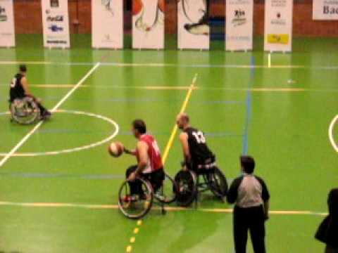 Jugada del Mideba ante el CAI Zaragoza temp 2009/2010