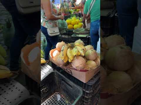 Feira de rua em Tupanatinga, Pernambuco.