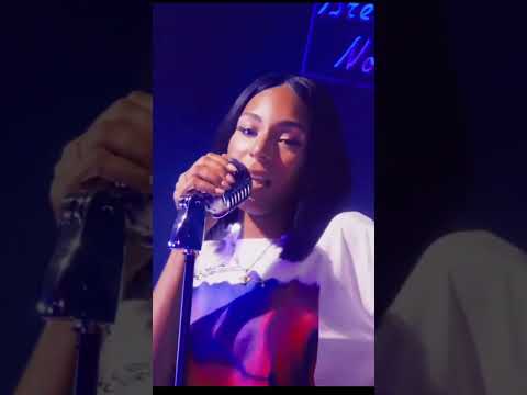 Breaking Notes: Lyne - All Mine