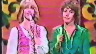 HELEN REDDY AND OLIVIA NEWTON-JOHN - I&#39;LL NEVER FALL IN LOVE AGAIN - THE QUEEN OF 70s POP