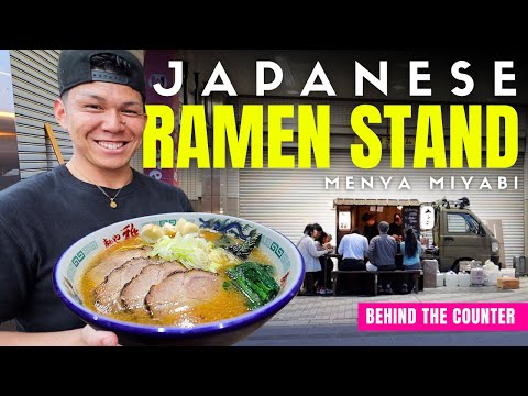 日本拉麵屋的櫃檯後面 (Behind the Counter at a Japanese Ramen Yatai Stand)