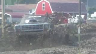 preview picture of video 'Moundsville Mud bog'