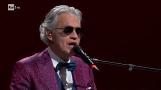 Andrea Bocelli al pianoforte con "Il mare calmo della sera" - Danza con me 01/01/2020