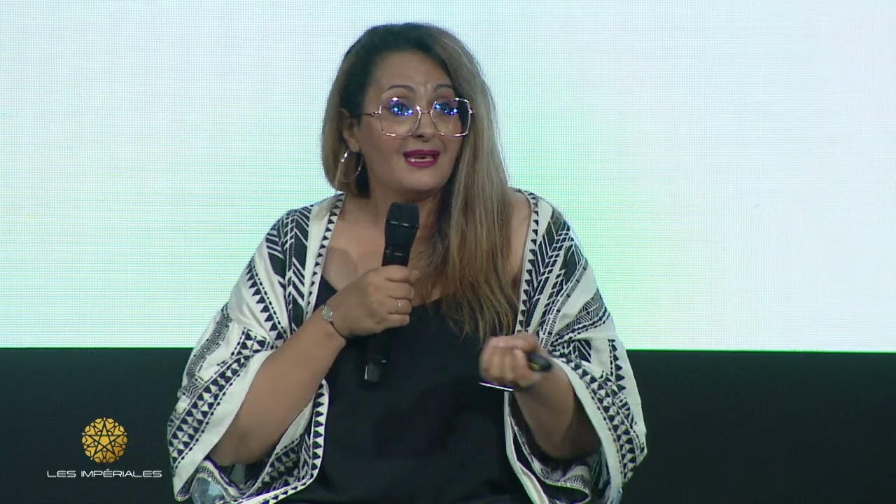 "Total Experience as a Mindset: Breaking Barriers Between Online and Offline Worlds"
