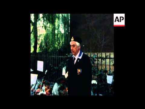 UPITN 30 3 78 FLOWER TRIBUTE TO MORO AND MURDERED GUARDS