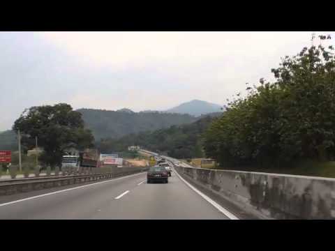 マレーシアの高速道路を走る