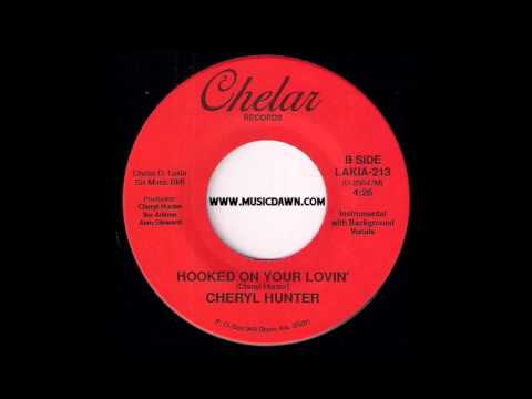 Cheryl Hunter - Hooked On Your Lovin' (Instrumental) [Chelar] 80s Synth Boogie 45 Video