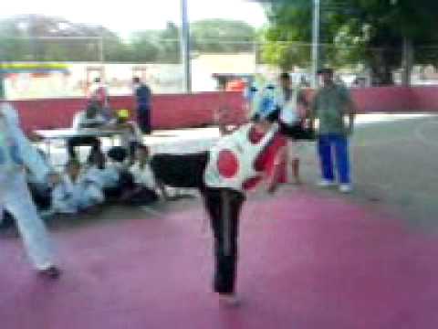 andrea pineda en una exbicion