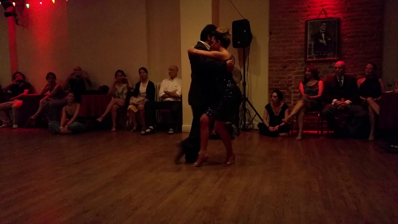 Argentine tango: Lucia Conde de Ben & Marcelo "El Chino" Gutierrez - El Bazar de los Juguetes