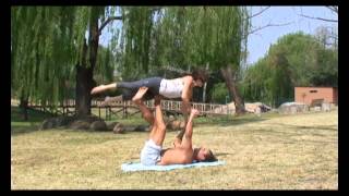 preview picture of video 'Trust Acro Yoga with Olivier and April'