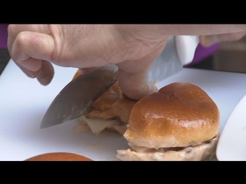 download lagu mp3 mp4 Corned Beef Burger, download lagu Corned Beef Burger gratis, unduh video klip Corned Beef Burger