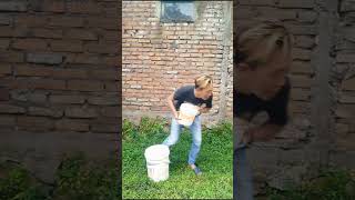 Download lagu dia kenapa ya koq nunduk gitu,??? #funny #comedy #shorts #couple #fyp mp3