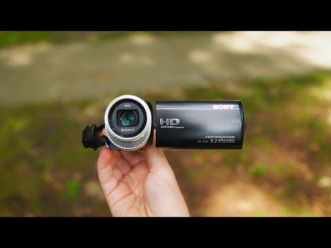 This Tiny Camera Has a MASSIVE Zoom - Sony CX450
