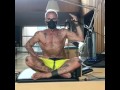 Gianluca Vacchi Si Allena Indossando Una Strana Maschera Ecco Di Cosa Si Tratta