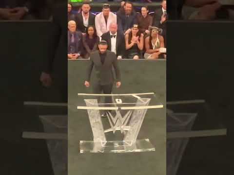 Stephanie McMahon 👀👏🏻acknowledges Roman Reigns 🤣🤣 #wwe #wwefan #halloffame #wrestlemania