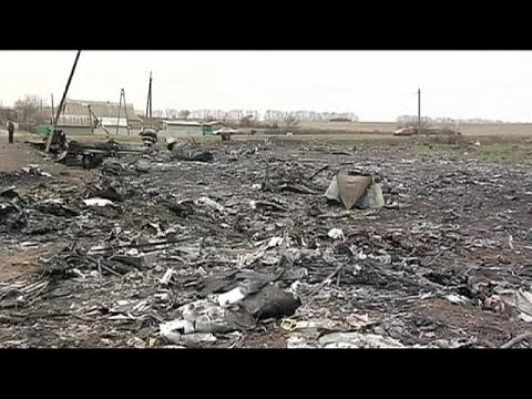 Ukrajna: Elhalasztották a lelőtt gép roncsainak elszállítását