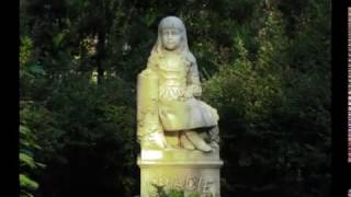 preview picture of video 'Little Gracie Watson Grave at Bonaventure Cemetery, Savannah, Georgia'