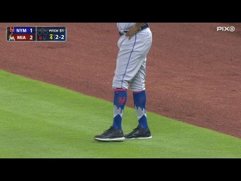 NYM@MIA: Goodwin honors Jackie Robinson with socks