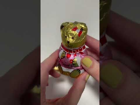 LINDT CHOCOLATE CHRISTMAS TEDDY BEAR TASTE TEST ASMR MUKBANG