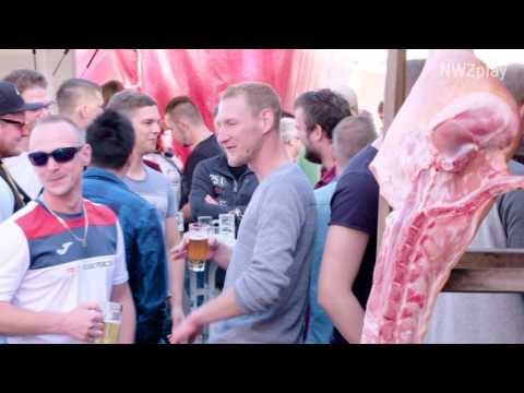 Schweinskopfversteigerung auf dem Rodenkircher Markt