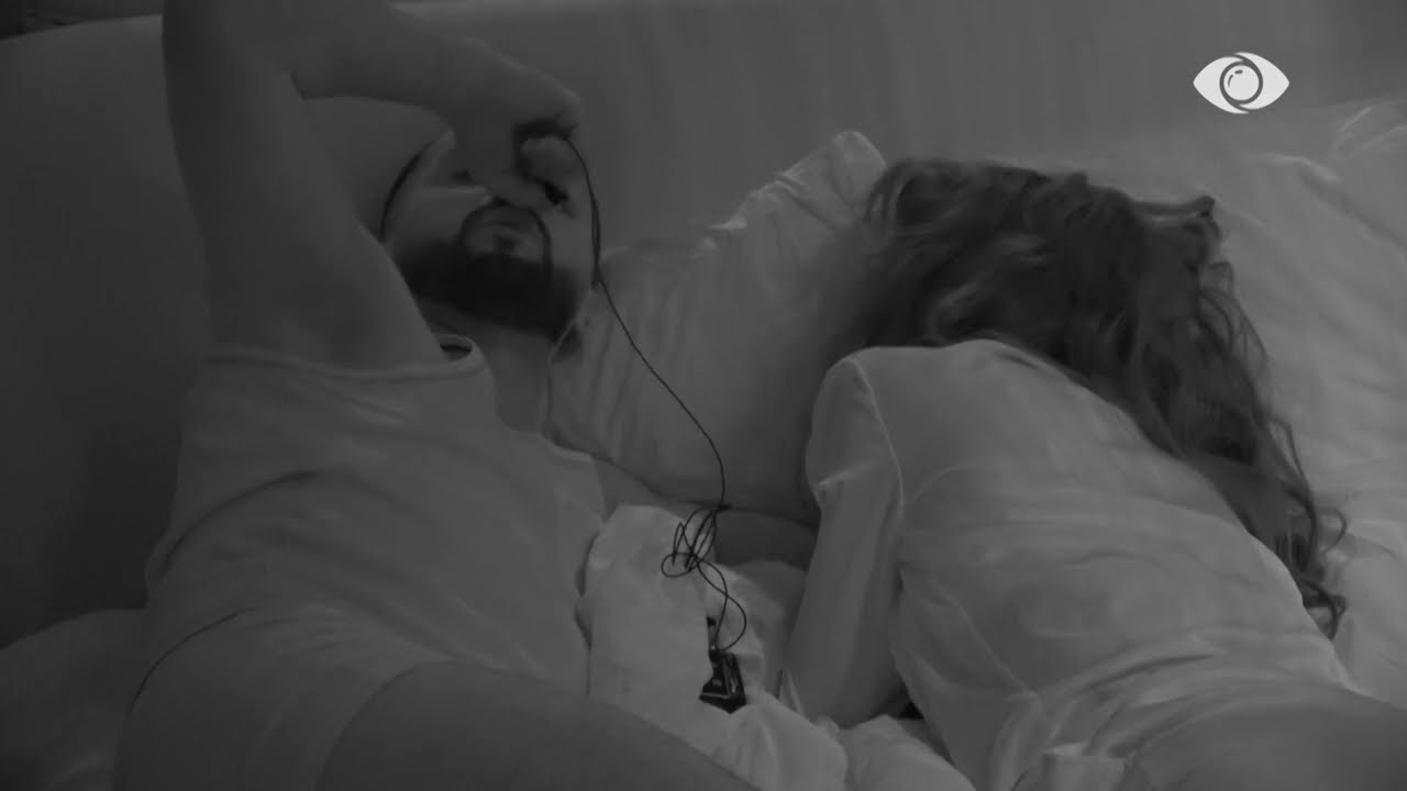 Egli i qëndron pranë, Gjesti: Të kërkoj falje kur sillem ndonjëherë keq me ty