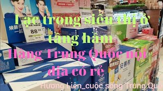 &6.Đi lạc trong siêu thị o Trung Quốc không biết đường ra