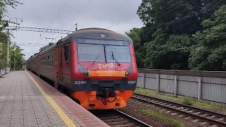 Электропоезд ЭД9М-0267 пролетает о. п. Санаторная на Владивосток