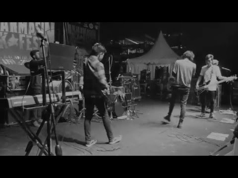 SLAPITOUT - CAN YOU FEEL MY HEART (COVER) LIVE ON BANJARMASIN ROCKFEST 2015