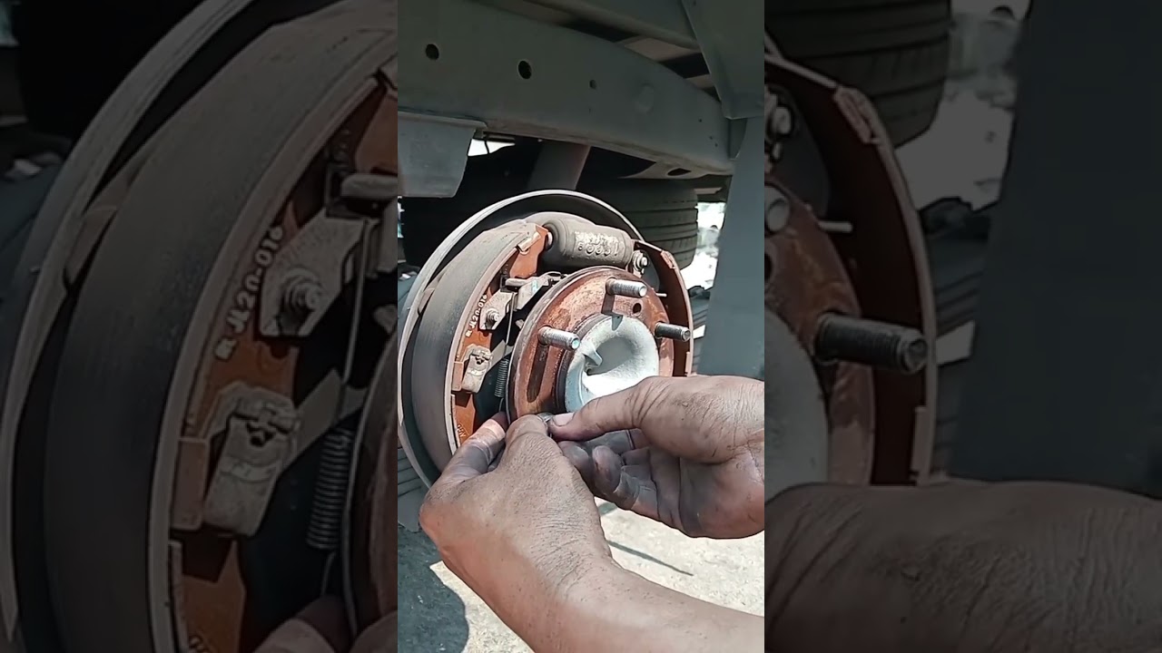 Change truck wheel nuts #mechanicshop #automobile #mechanic #car #carmaintenance