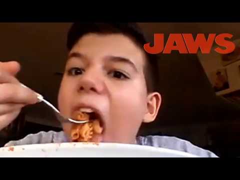 [YTP] Lollix mangia una quantità buggata di pasta al sugo, poi da lezioni di spagnolo.