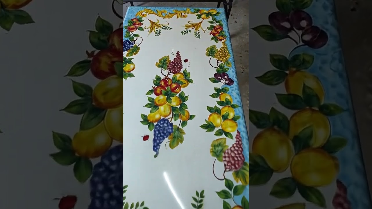 Tavolo in pietra lavica dipinto a mano da esterno ed interno